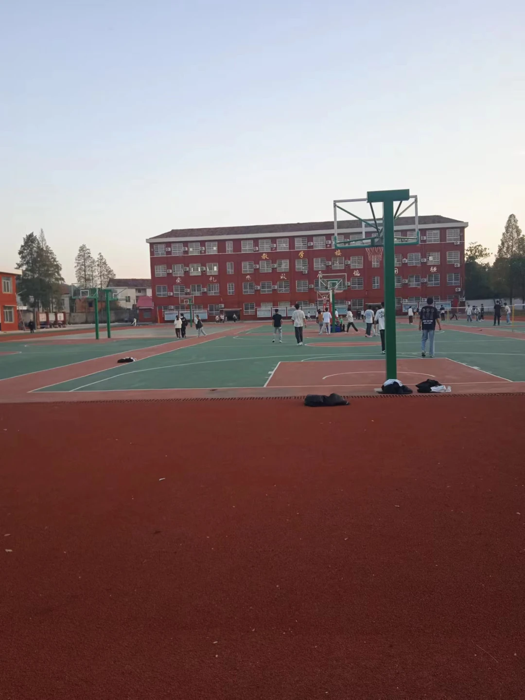 刻苦训练篮球时如何避免受伤的建议_0